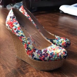 Floral wedges